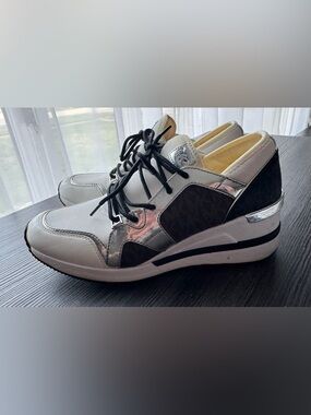 EUC MICHAEL KORS LIV TRAINER EXTREME WEDGE SNEAKER size 10